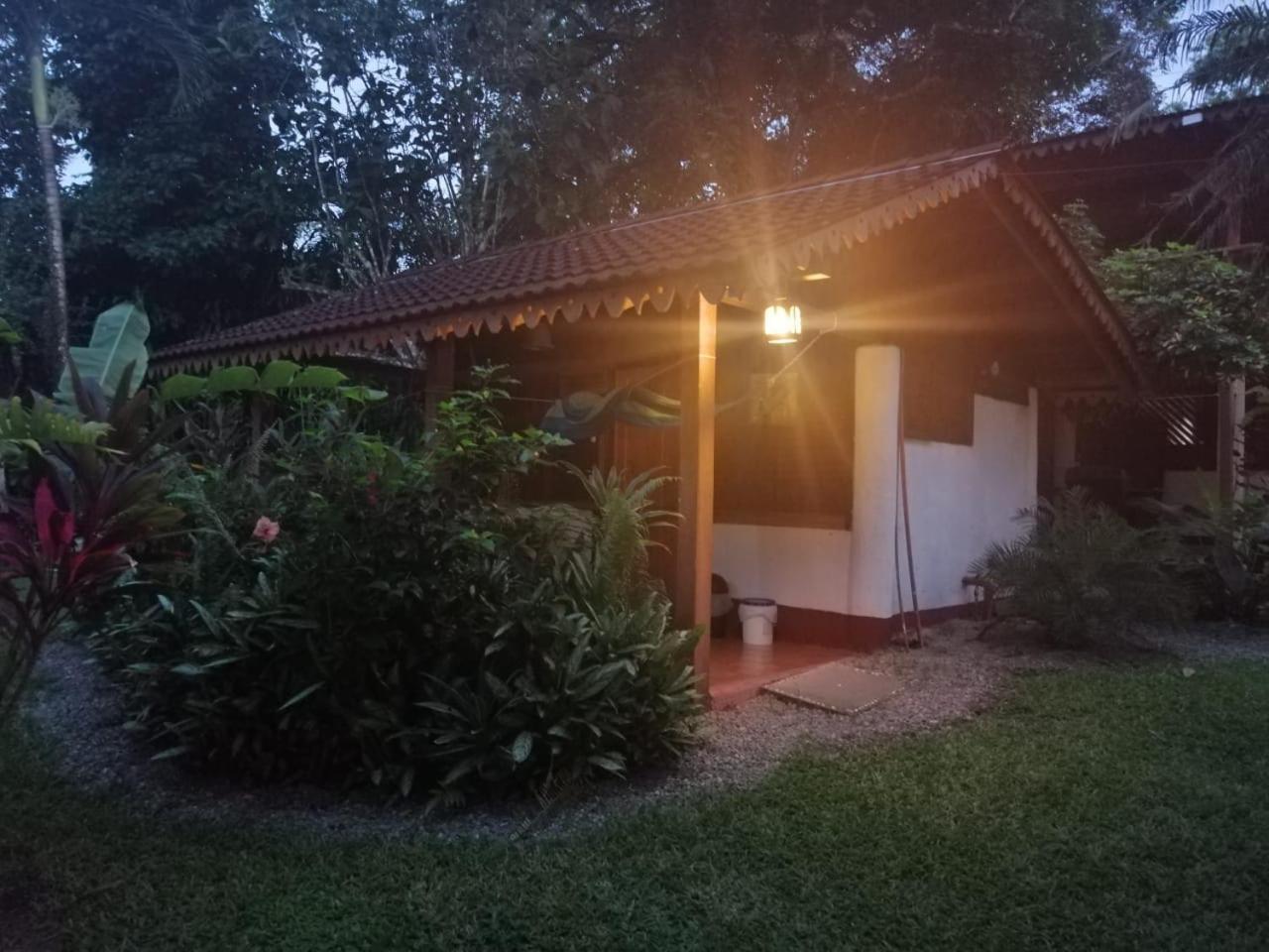 Chalet Cabinas Hibiscus Cahuita Exterior foto