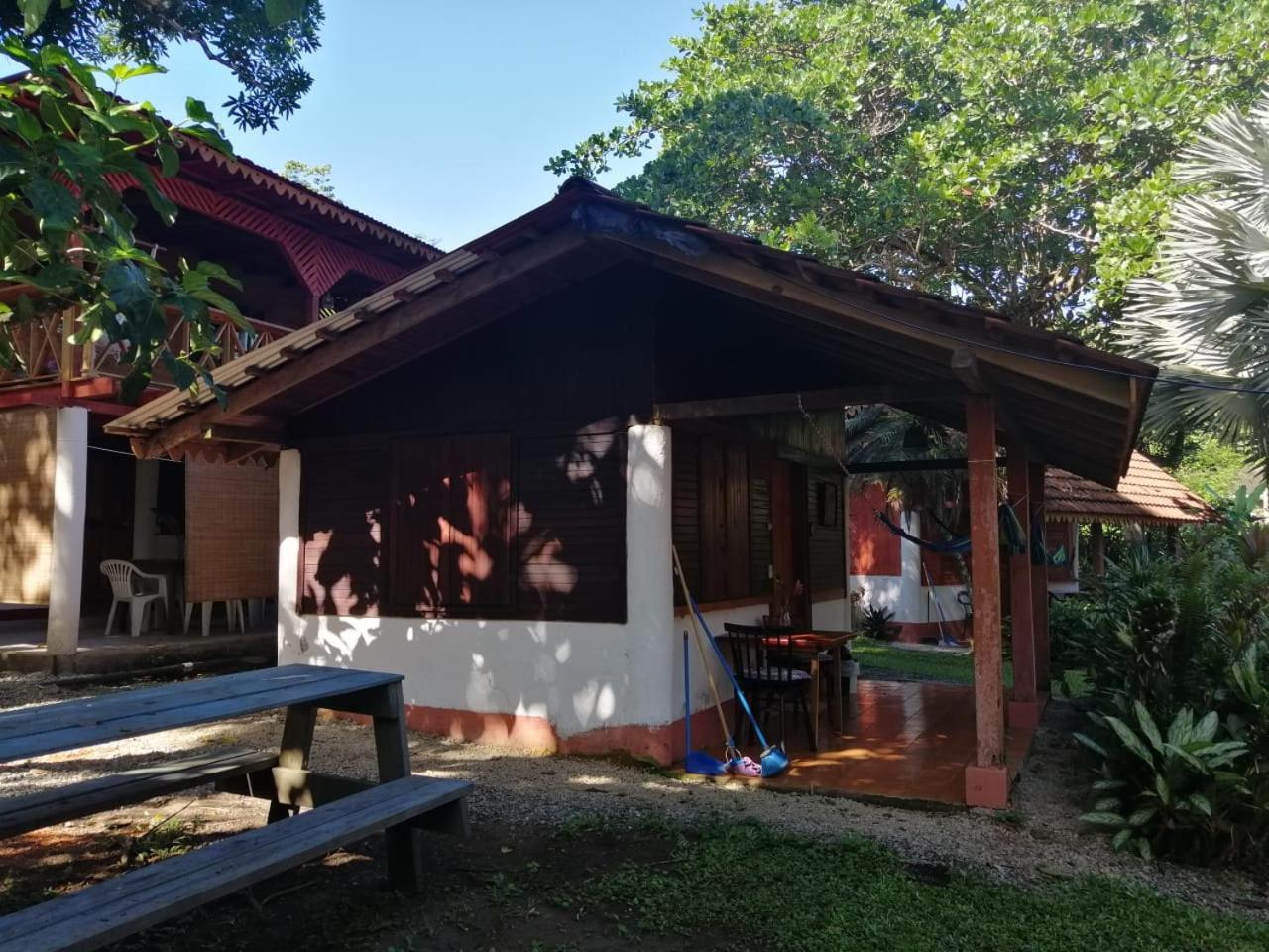 Chalet Cabinas Hibiscus Cahuita Exterior foto